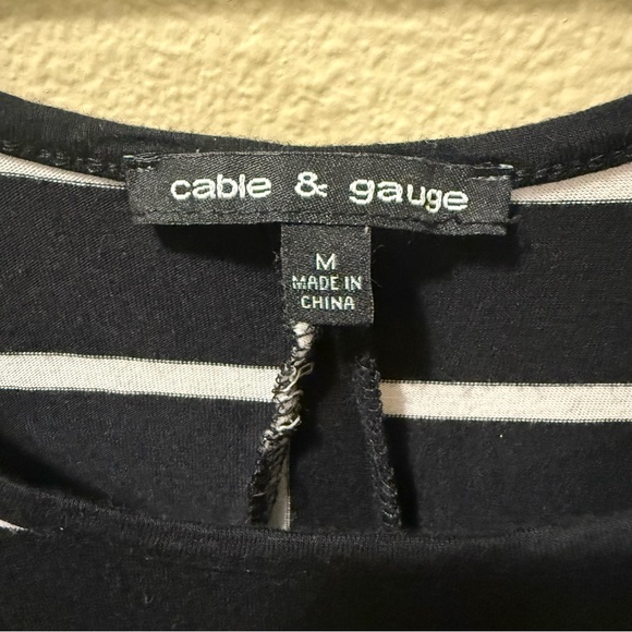 Women’s Medium Cable & Gauge Black White Striped Hi-Low Cap Sleeve Top - Picture 6 of 11